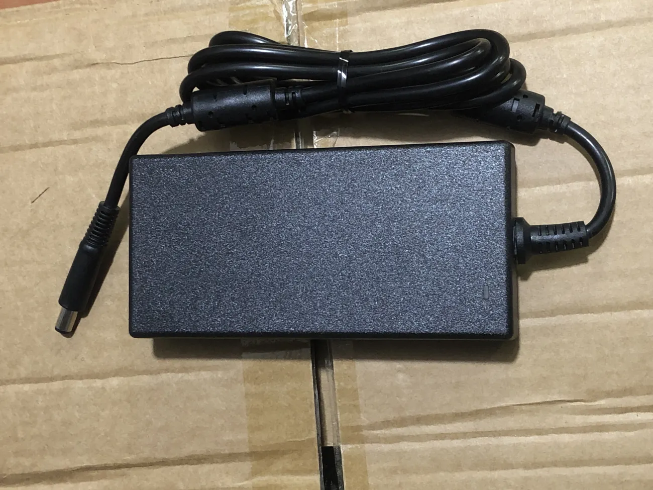 Sạc Dell 19.5v-9.23A 180W chân kim to mặt sau