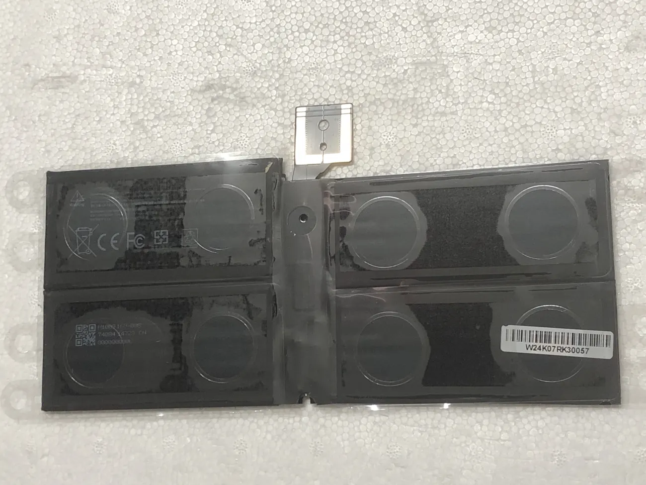 Pin SURFACE Pro 5 G3HTA038H ZIN mặt trước