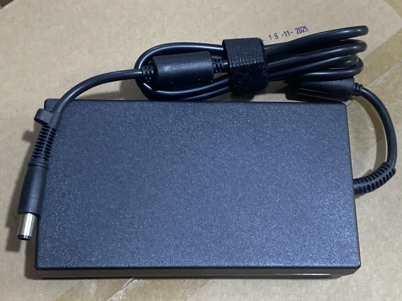 Sạc HP 19.5v-10.3A 200W chân kim to ZIN mặt sau