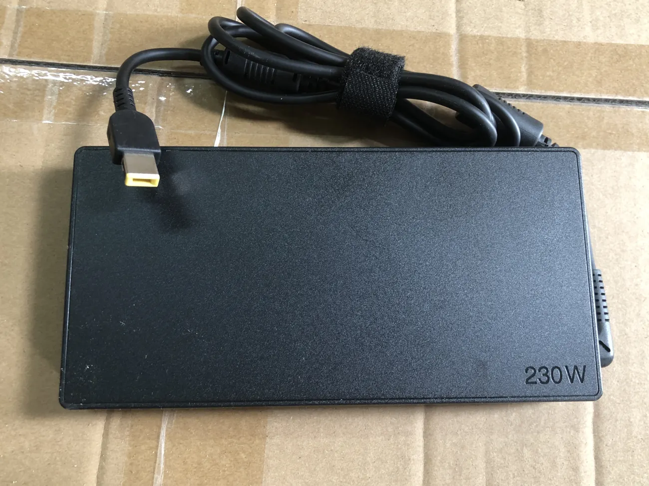 Sạc Lenovo 20v-11.5A 230W chân USB zin mặt sau