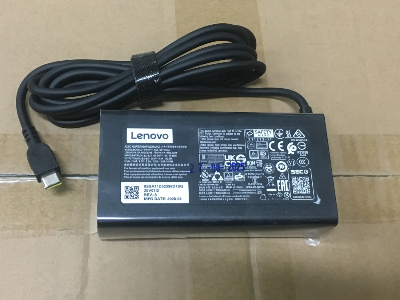 Sạc Lenovo 20V-5A 100W TYPE C mặt sau
