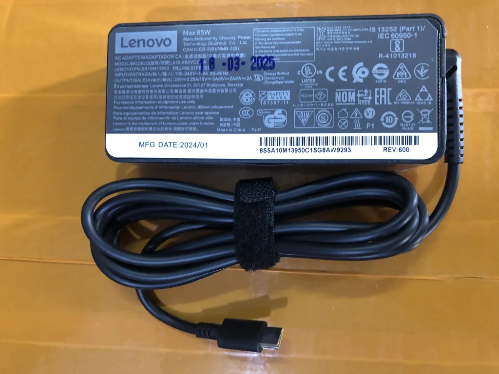 Sạc LENOVO 3.25A 65W TYPE C mặt trước