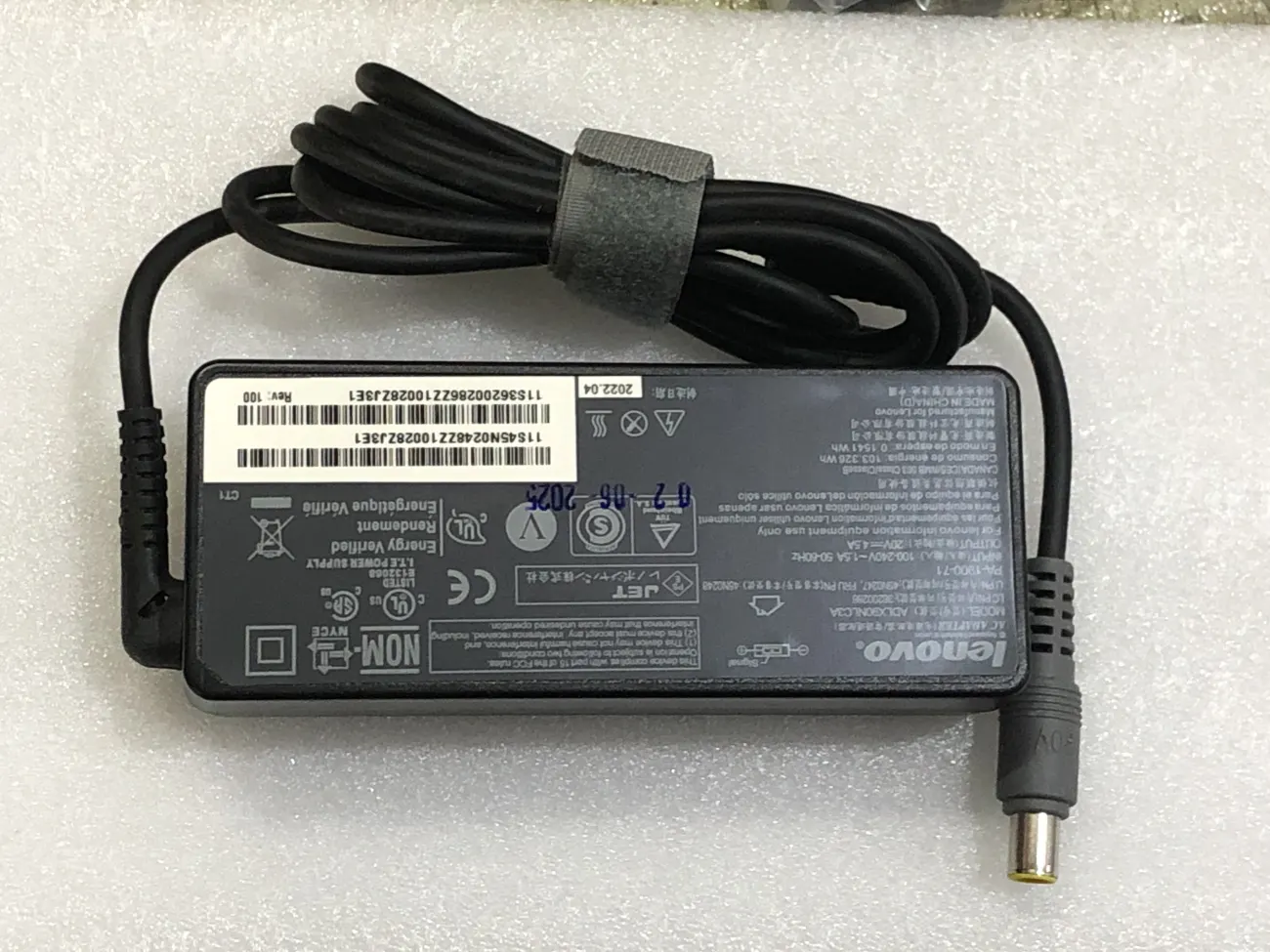 Sạc Lenovo 20v-4.5A 90W chân kim to zin mặt trước