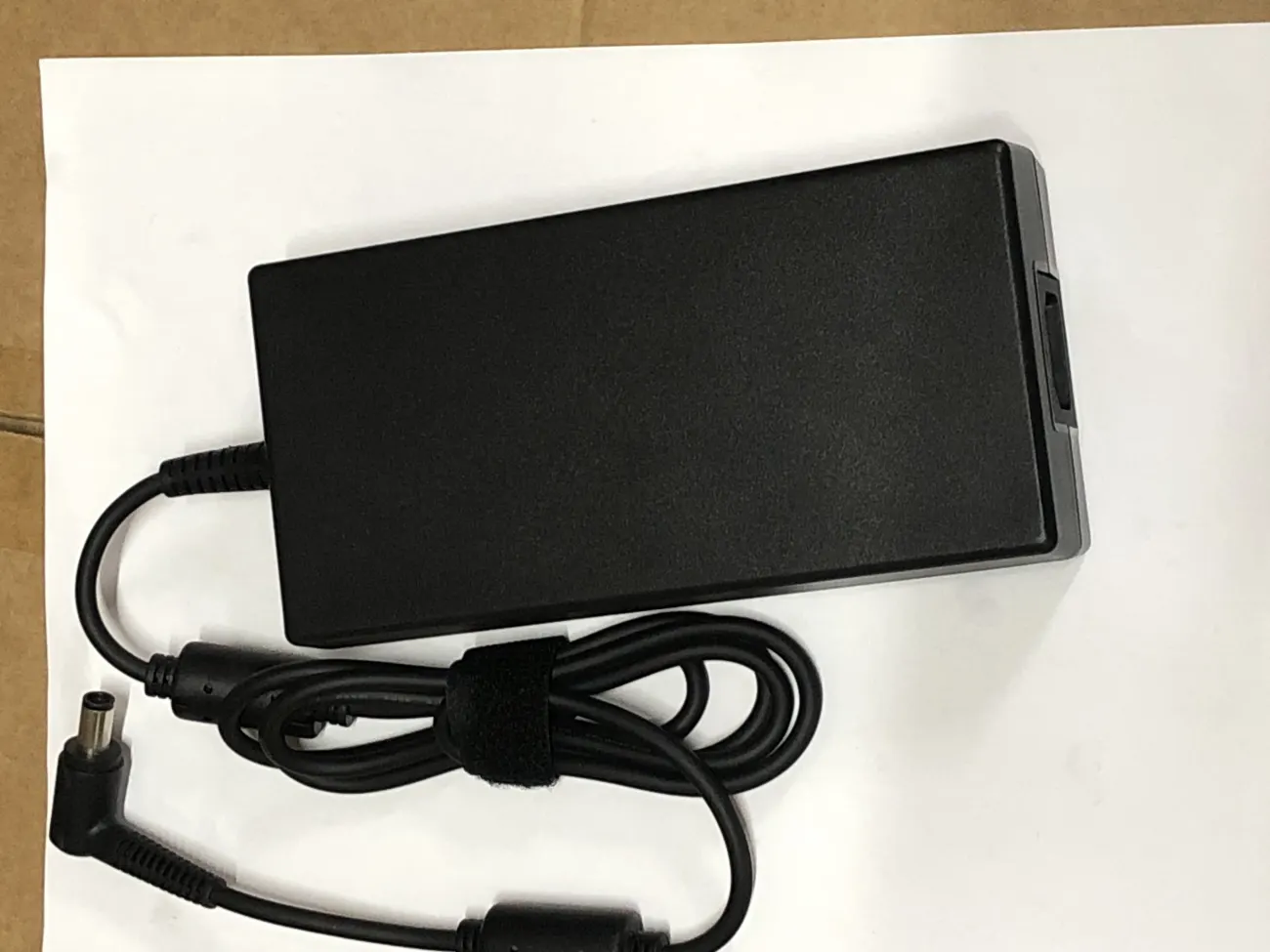 Sạc MSI 19v-10.5A chan (7.4*5.0) mặt sau