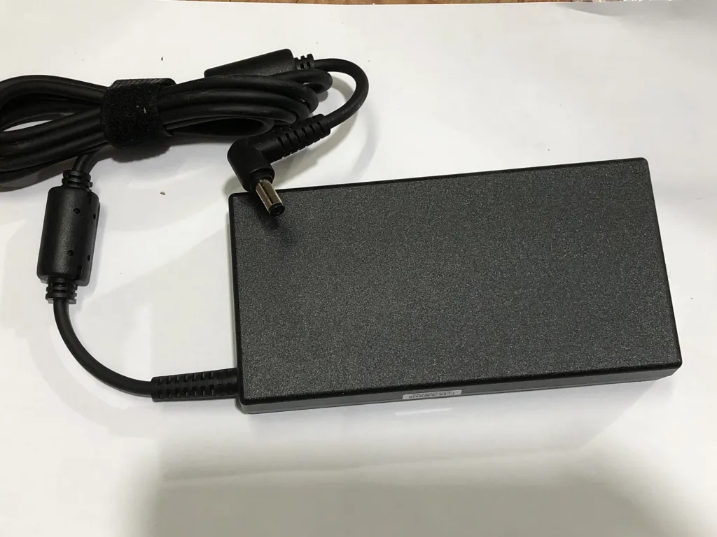 Sạc MSI 19.5v-6.15A 120W chân 5.5x2.5mm mặt sau