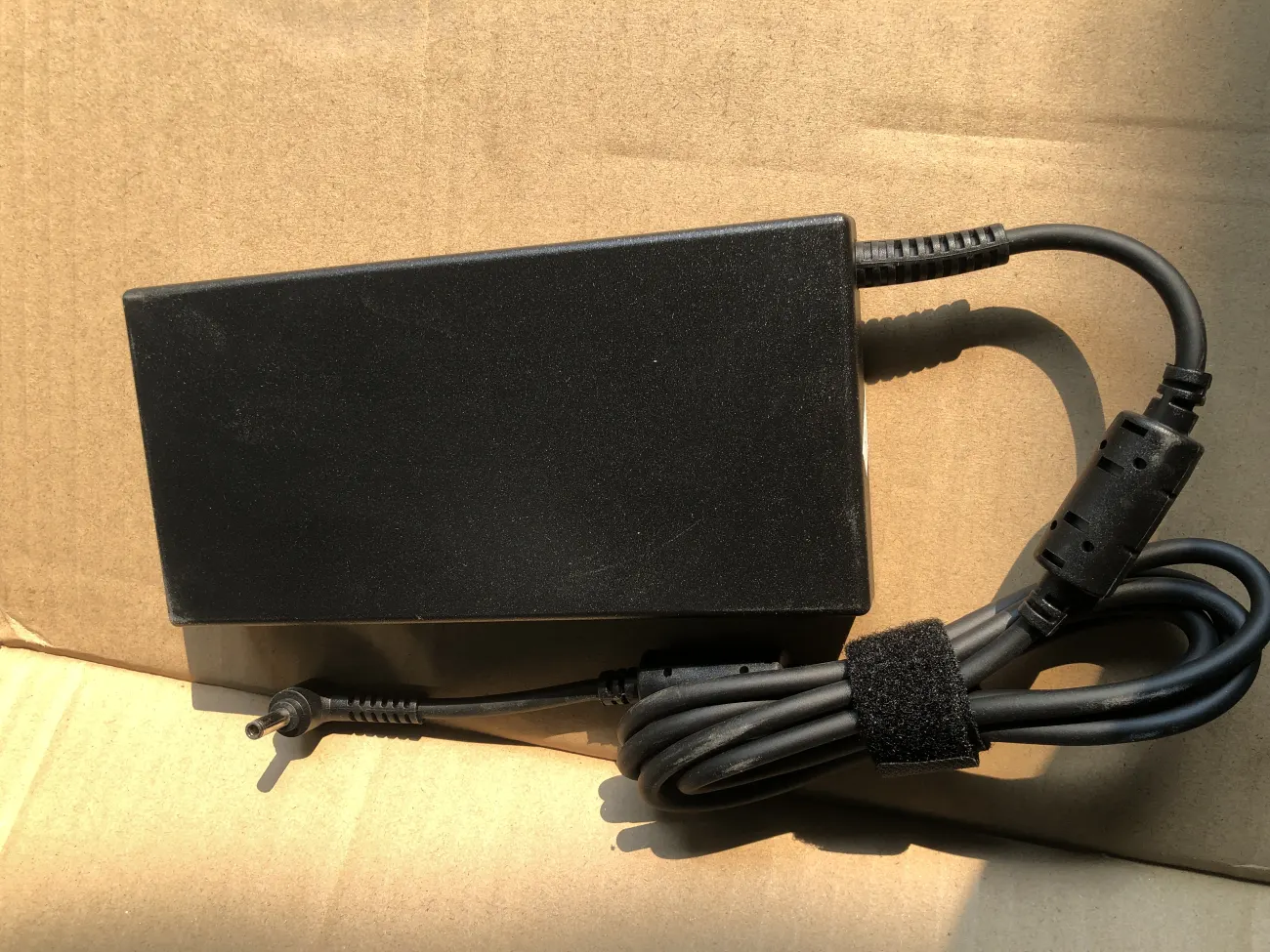 Sạc MSI 20V-7.5A 150W chân 4.5x3.0mm zin mặt sau