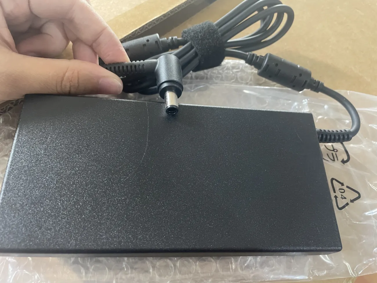 Sạc MSI 19.5v-9.23A 180w chân 7.4X5.0mm mặt sau