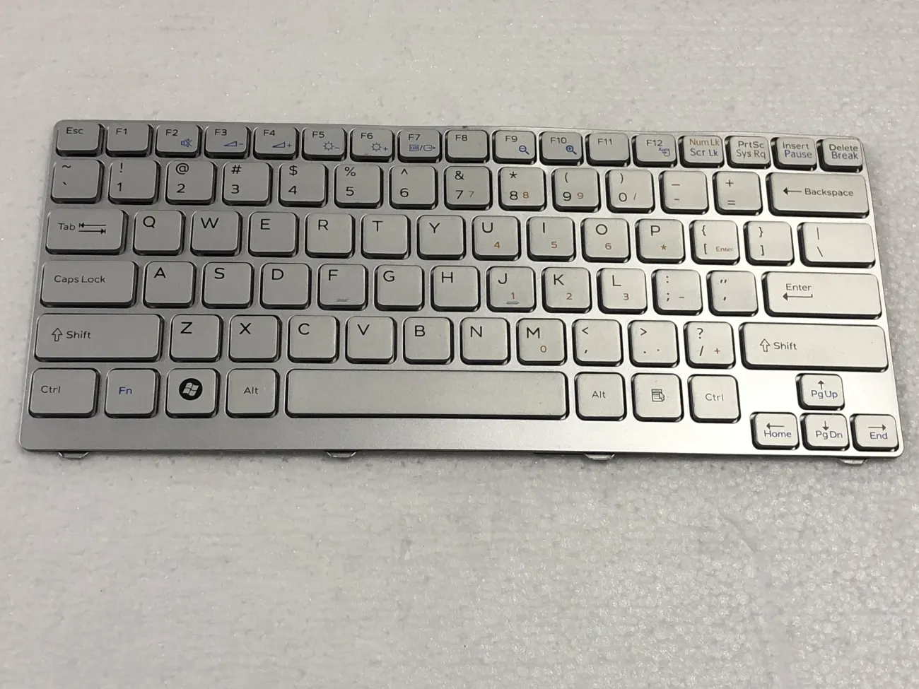 Bàn phím SONY CR Bạc mặt trước