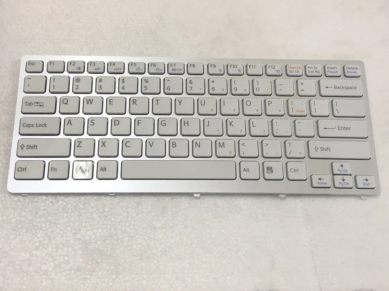 Bàn phím SONY CW trắng mặt trước