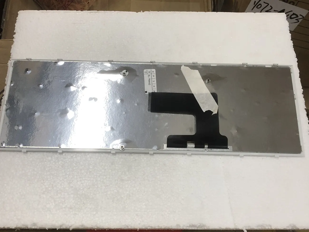 Bàn phím SONY EL trắng mặt sau