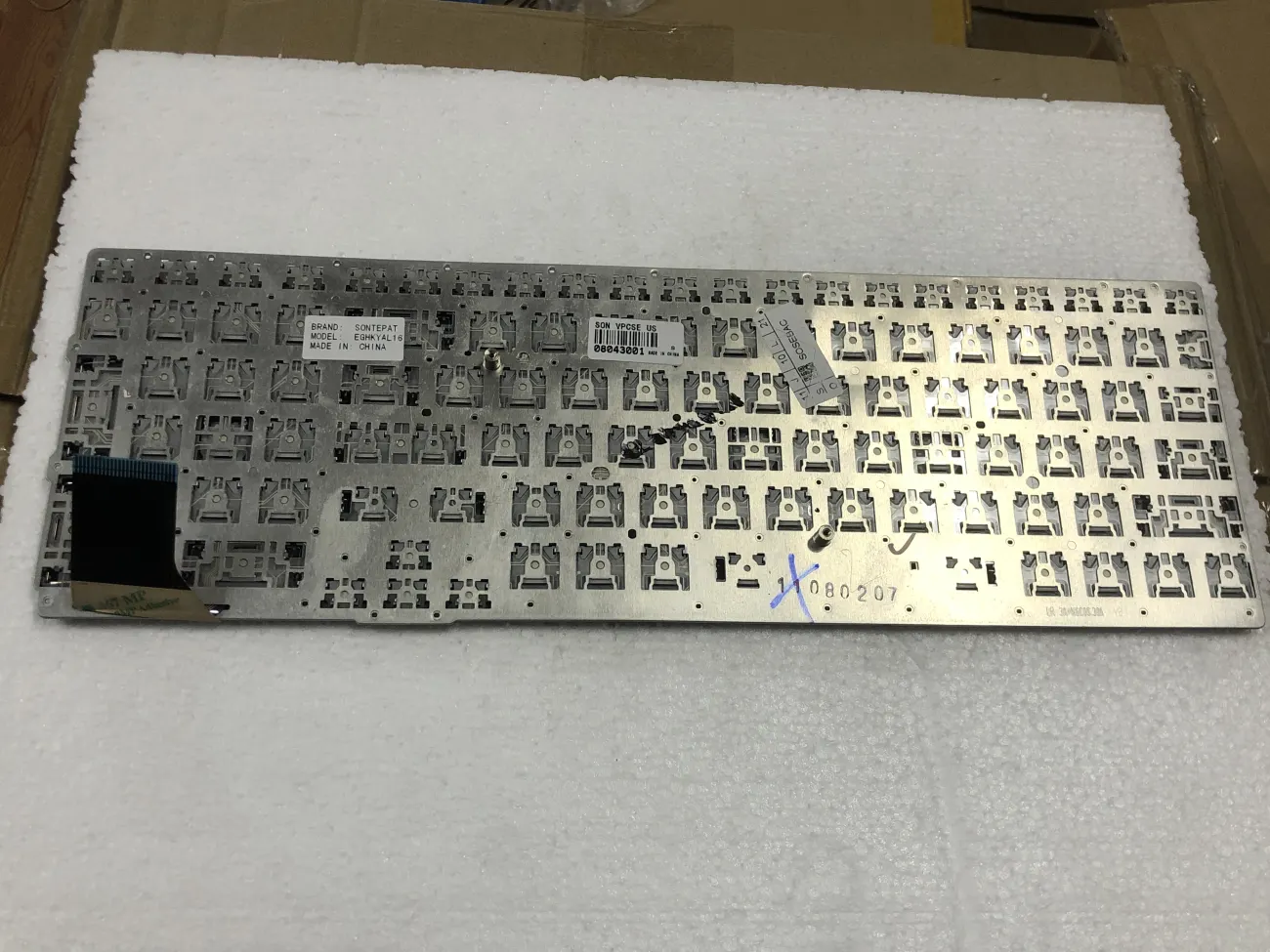 Bàn phím SONY SE bạc mặt sau