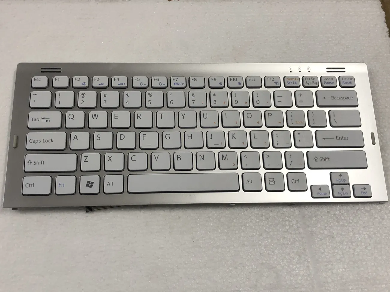 Bàn phím SONY SR mặt trước
