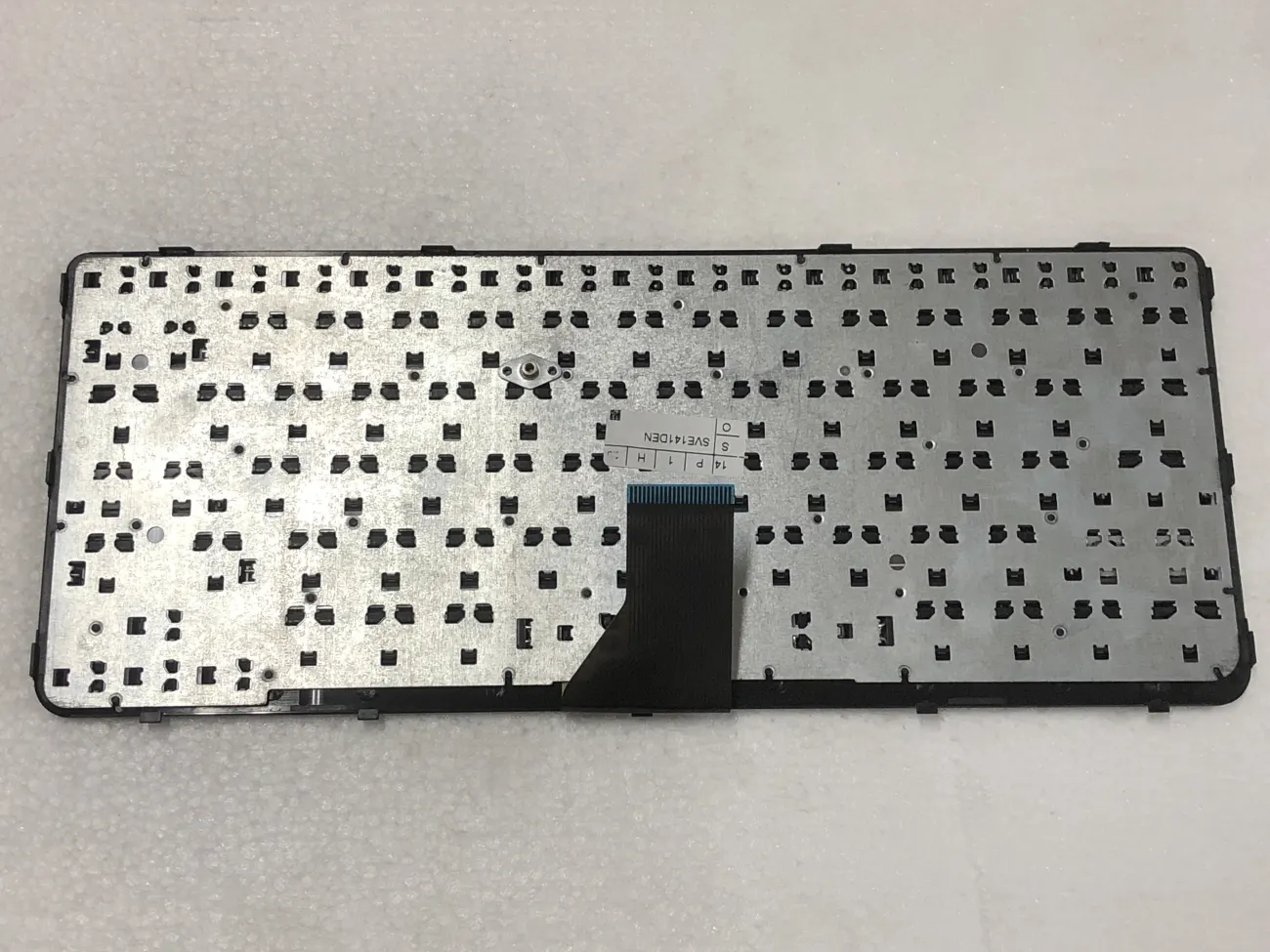 Bàn phím SONY SVE 141 ĐEN (KHUNG) =>Vaio SVE14 SVE141 SVE14A, 1 chân ốc mặt sau