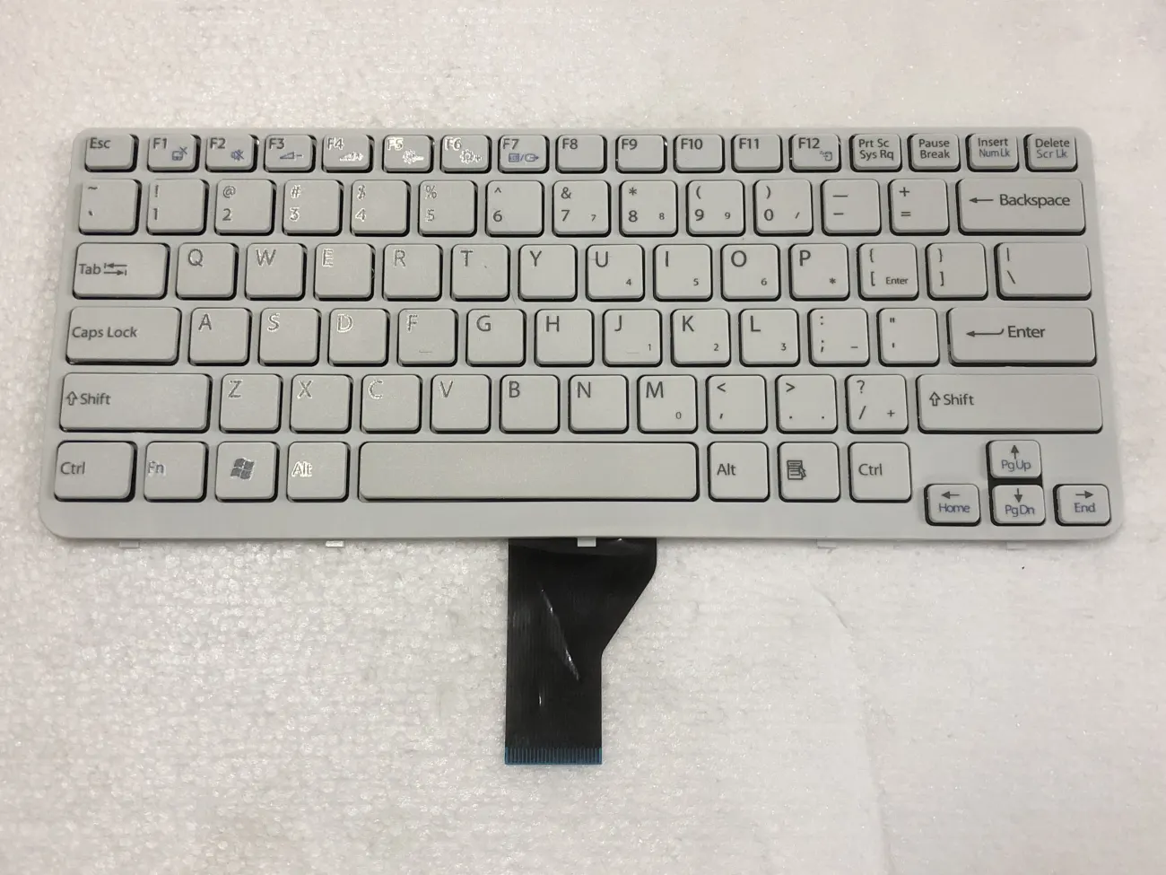 Bàn phím SONY SVE 141 trắng mặt trước