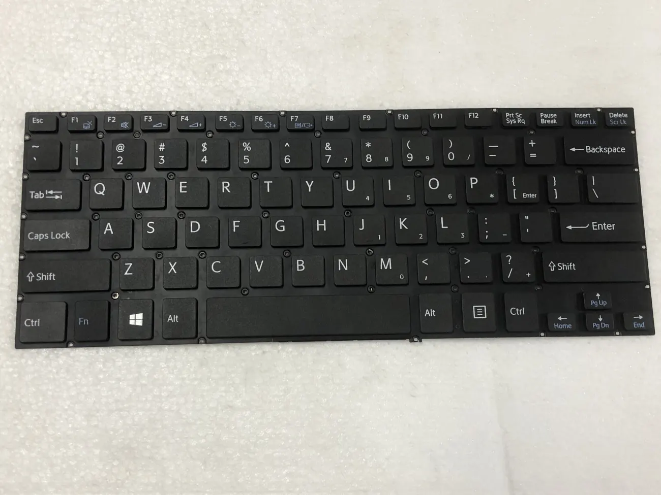 Bàn phím SONY SVF 14A ĐEN CÁP THẲNG =>CÁP THẮNG Ở GIỮA: SVF14A SVF14E mặt trước