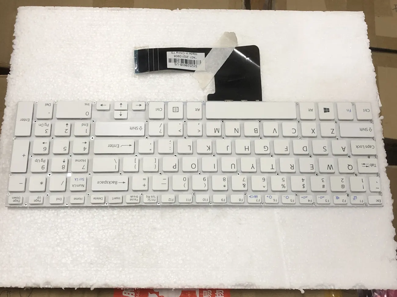 Bàn phím SONY SVF152 TRẮNG CÁP CONG - CÁP CONG: SVF151 SVF152 SVF153 mặt trước