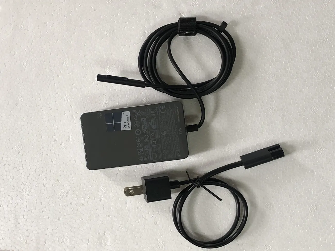 Sạc SURFACE PRO 65W mặt trước