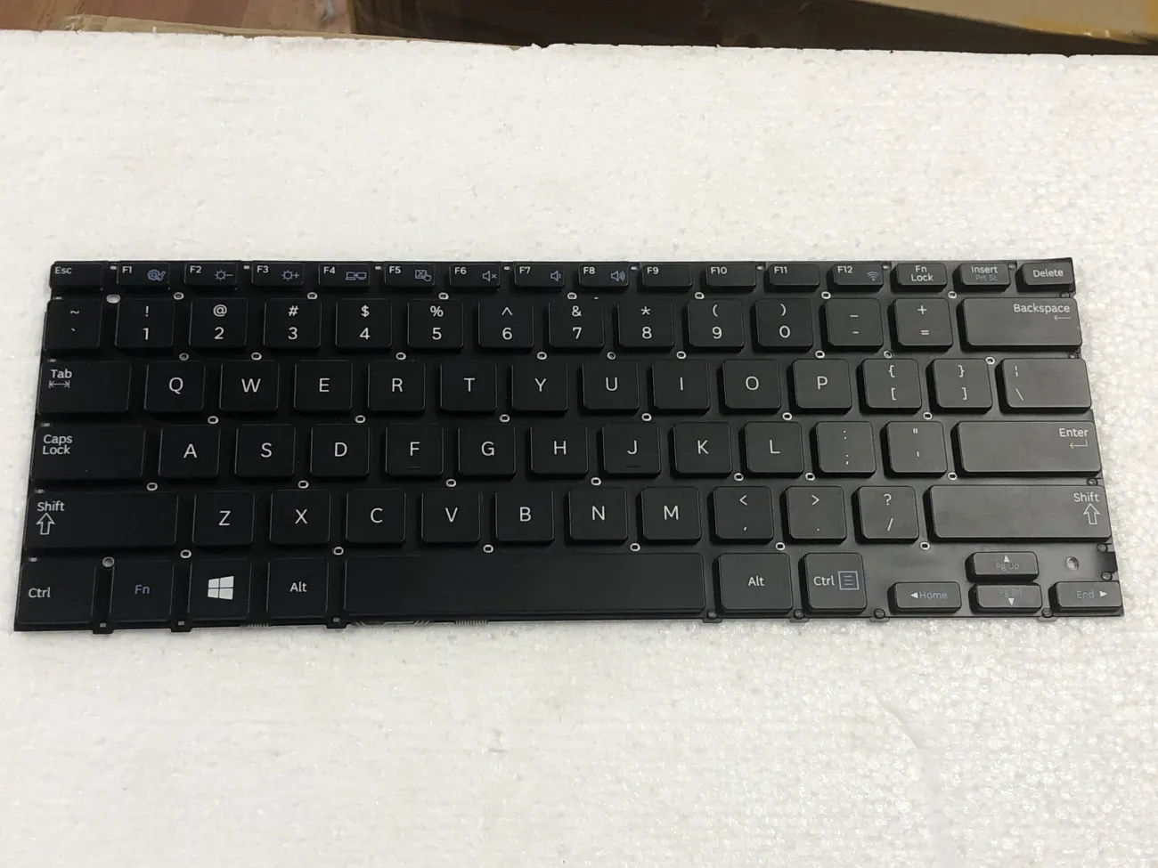Bàn phím SAMSUNG NP530U3C =>NP530U3B NP530U3B NP530U3C NP535U3C NP540U3C mặt trước
