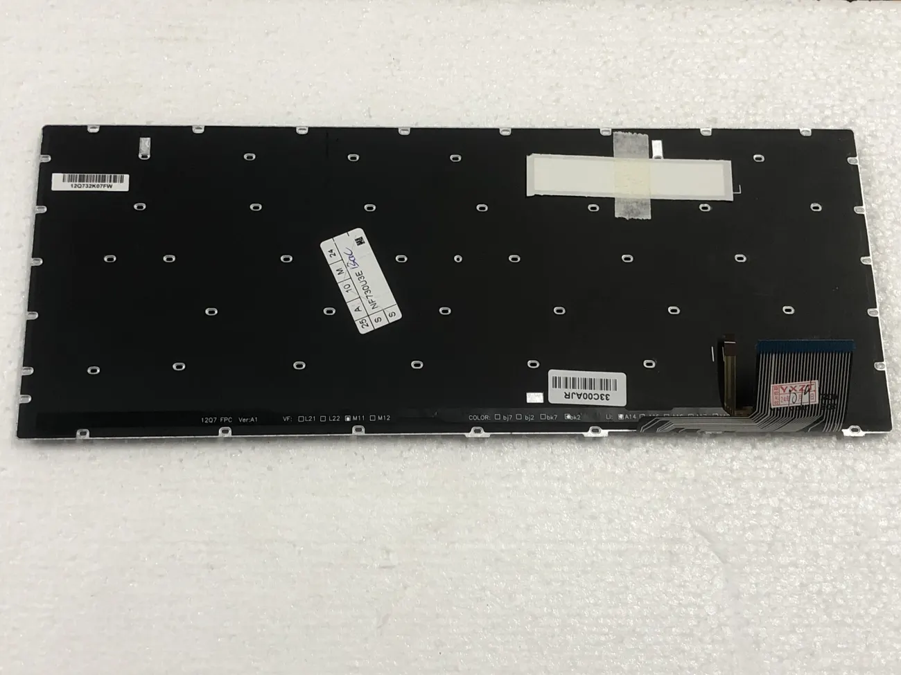 Bàn phím Samsung NP730U3E 740U3E NP740U3E – NP740U3E MÀU BẠC CÓ ĐÈN mặt sau
