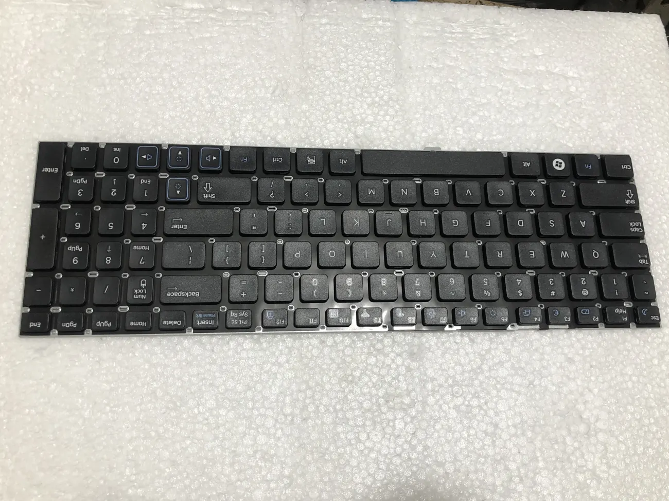 Bàn phím SamSung RV711 mặt trước
