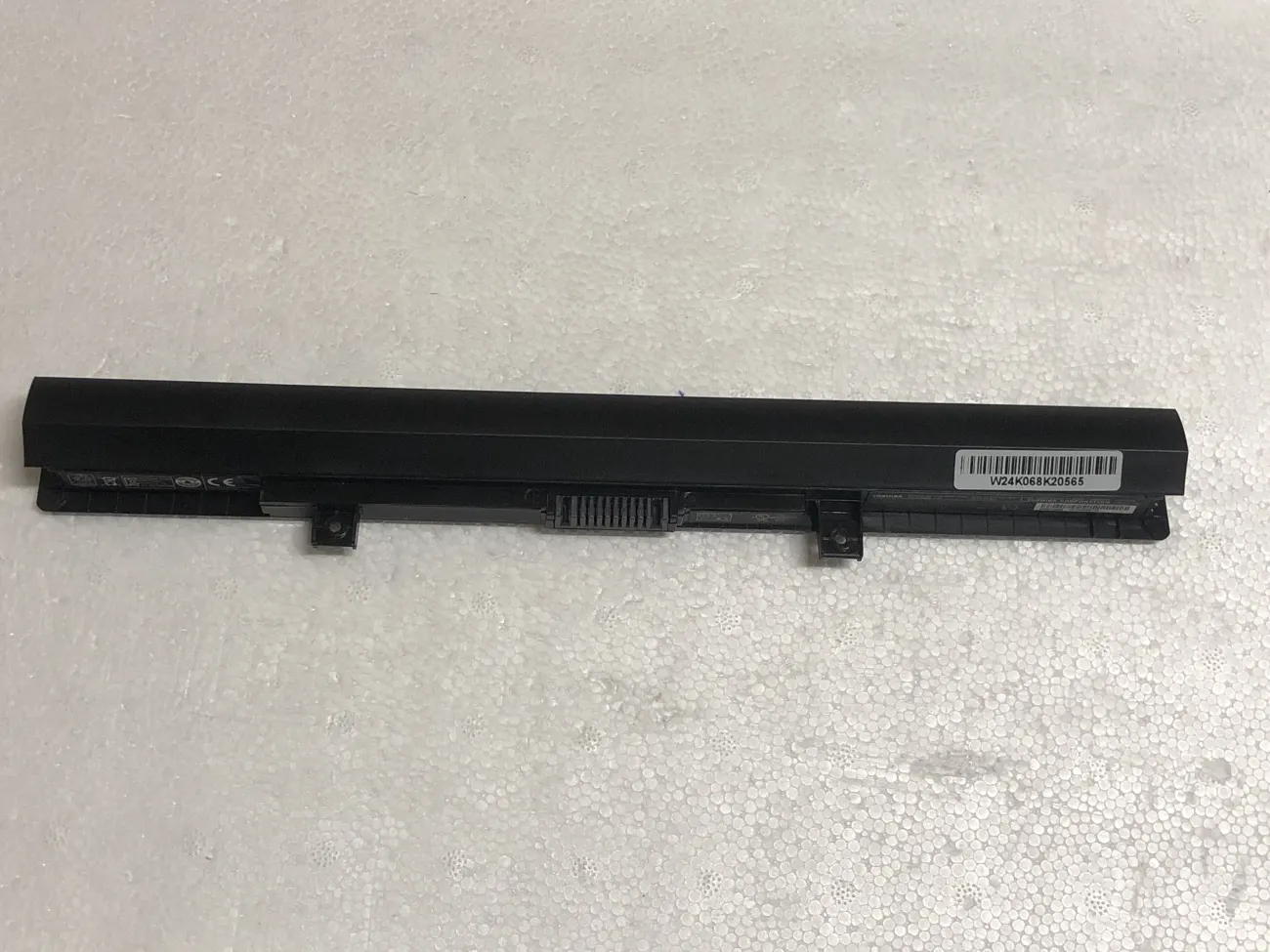 Pin TOSHIBA PA5184U (ZIN) - 4 CELL mặt trước