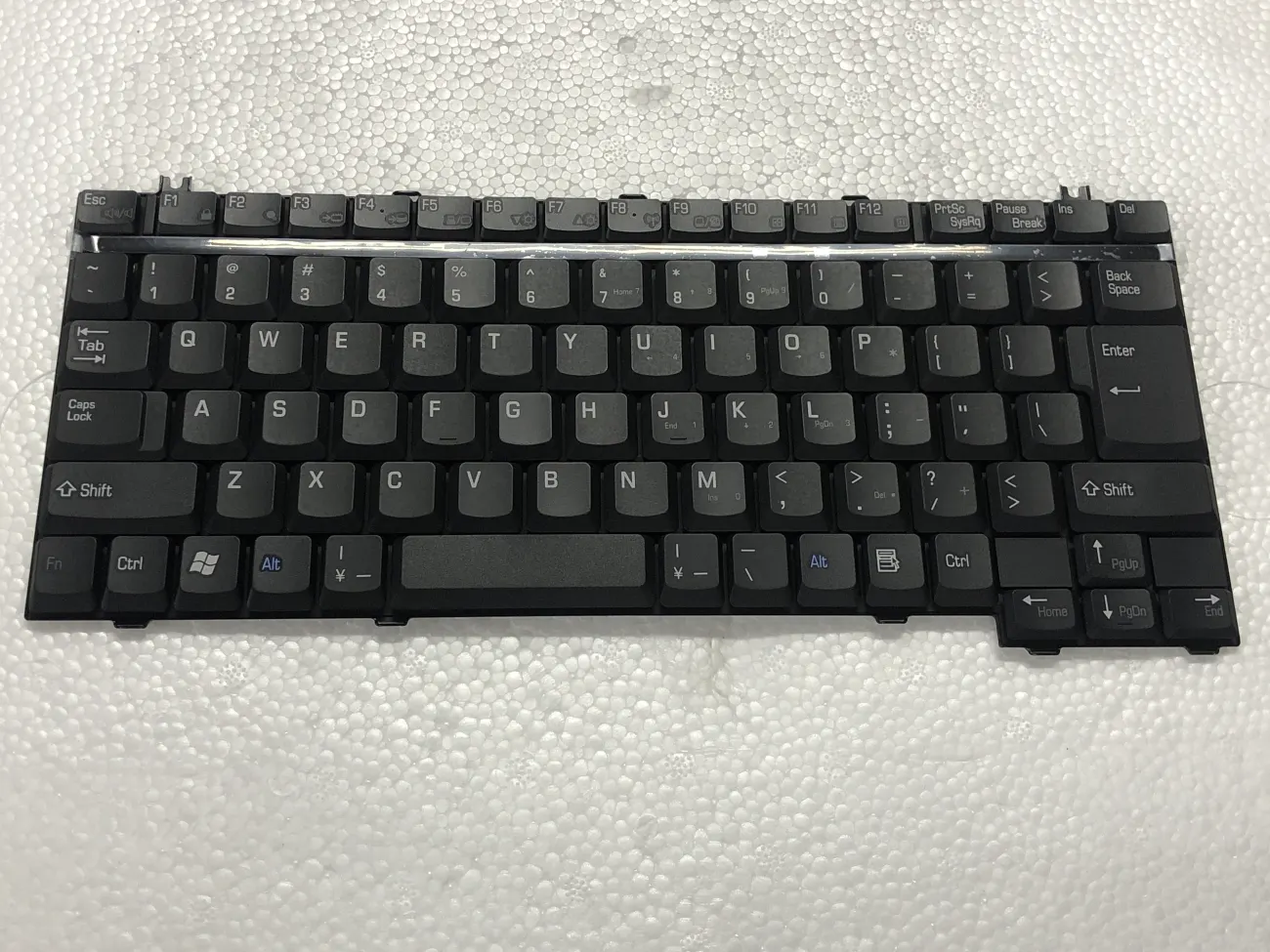 Bàn phím TOSHIBA A10 - Satellite A10 A15 A20 A25 A30 A35 A40 A45 A50 A55 A60 A65 A70 A75 A80 A85 A100 A105 A110 A120 A130 A135 Satellite 1130 1135 1400 1405 1410 1900 2400 2430 2435 M20 M30 M35 M40 M45 M50 M55 M60 M70 Satellite P10 P15 P20 P25 P30 P35 S205 S113 mặt trước