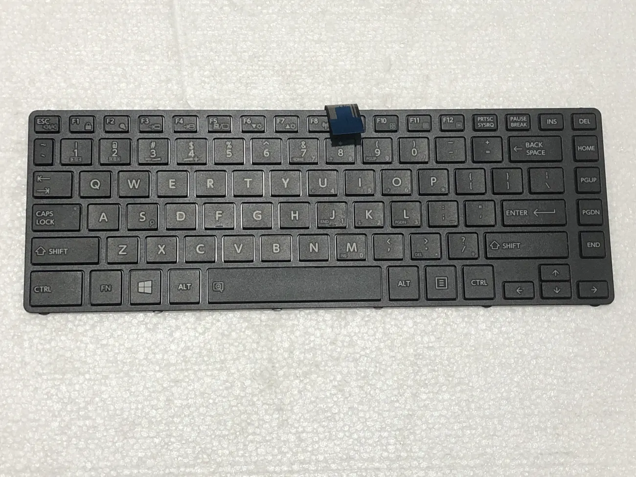 Bàn phím Toshiba A40-AC mặt trước
