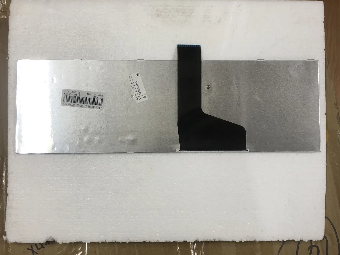 Bàn phím TOSHIBA C850/L850 TRẮNG =>Satellite C850 C855 L850 L855 L870 L875 L950 L955 P850 P855 P870 P875 S850 S855 S870 S875 B654, Satellite Pro R50-C, Tecra A50-A, A50-C, Z50-C (BẺ ỐC) mặt sau