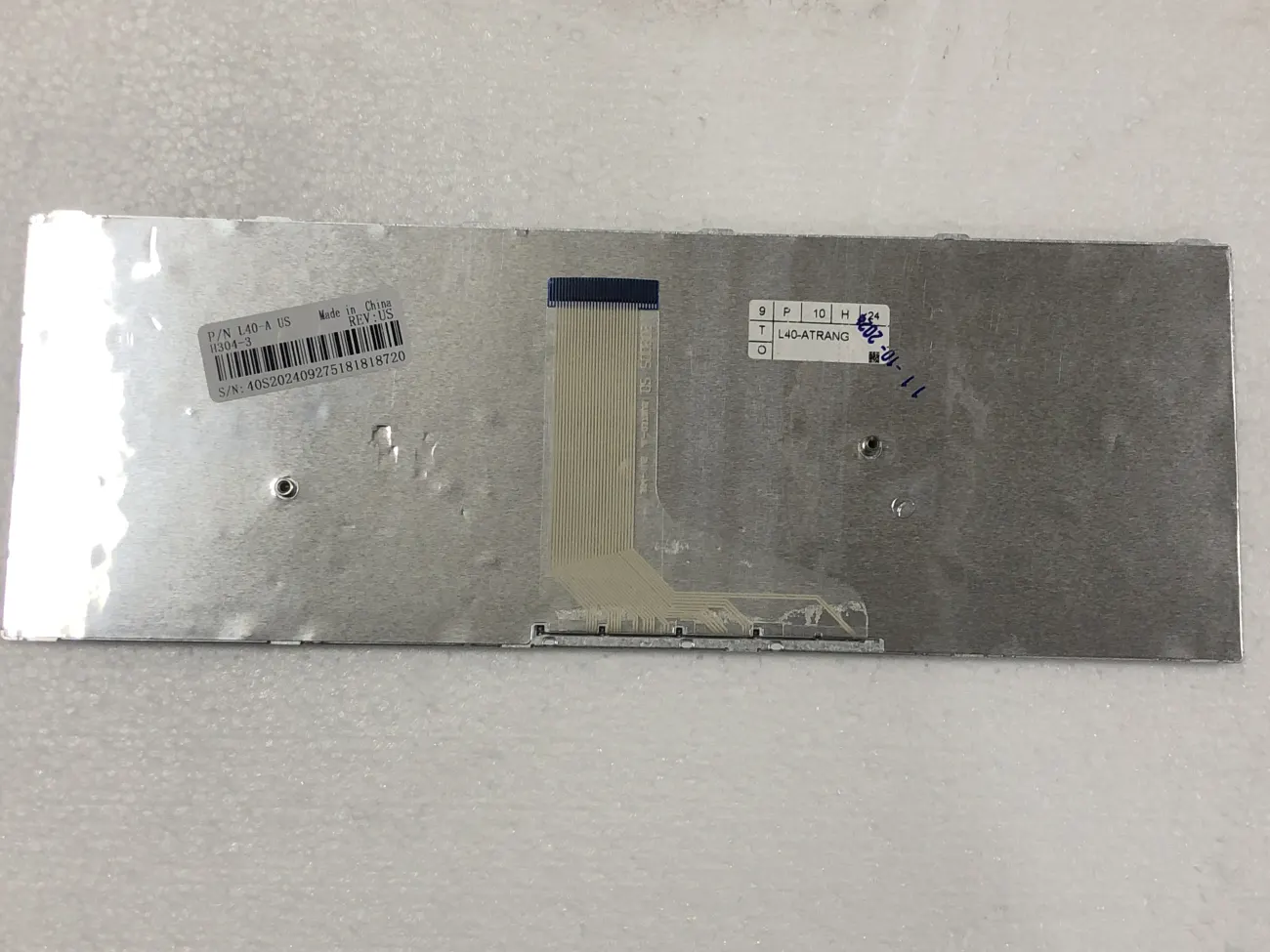 Bàn phím Toshiba L40-A trắng mặt sau