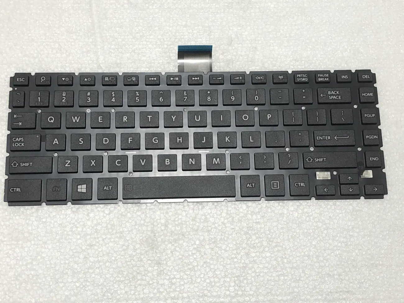 Bàn phím TOSHIBA L40-B =>Satellite E40-B, E45-B, E45-C, L40-B, L40D-B, L40T-B, L40DT-B mặt trước
