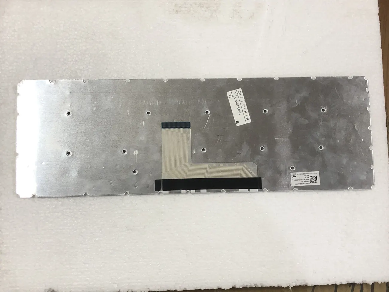 Bàn phím Toshiba L50-B trắng mặt sau