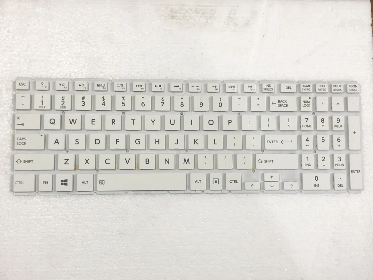 Bàn phím Toshiba L50-B trắng mặt trước