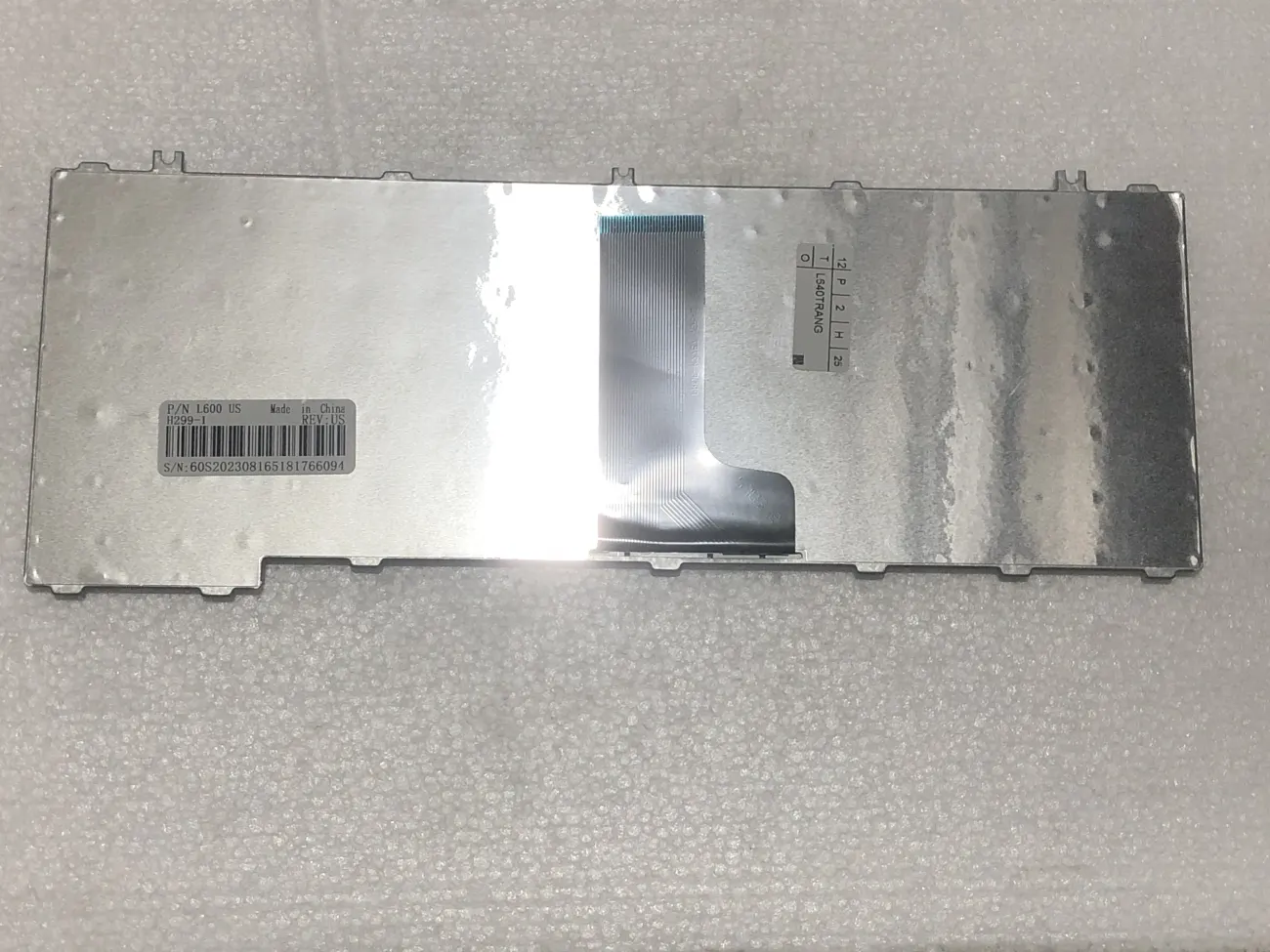 Bàn phím TOSHIBA L640 TRẮNG =>Satellite C600 C630 C640 C645 L600 L630 L635 L640 L645 L745 L730 L735 L740 mặt sau