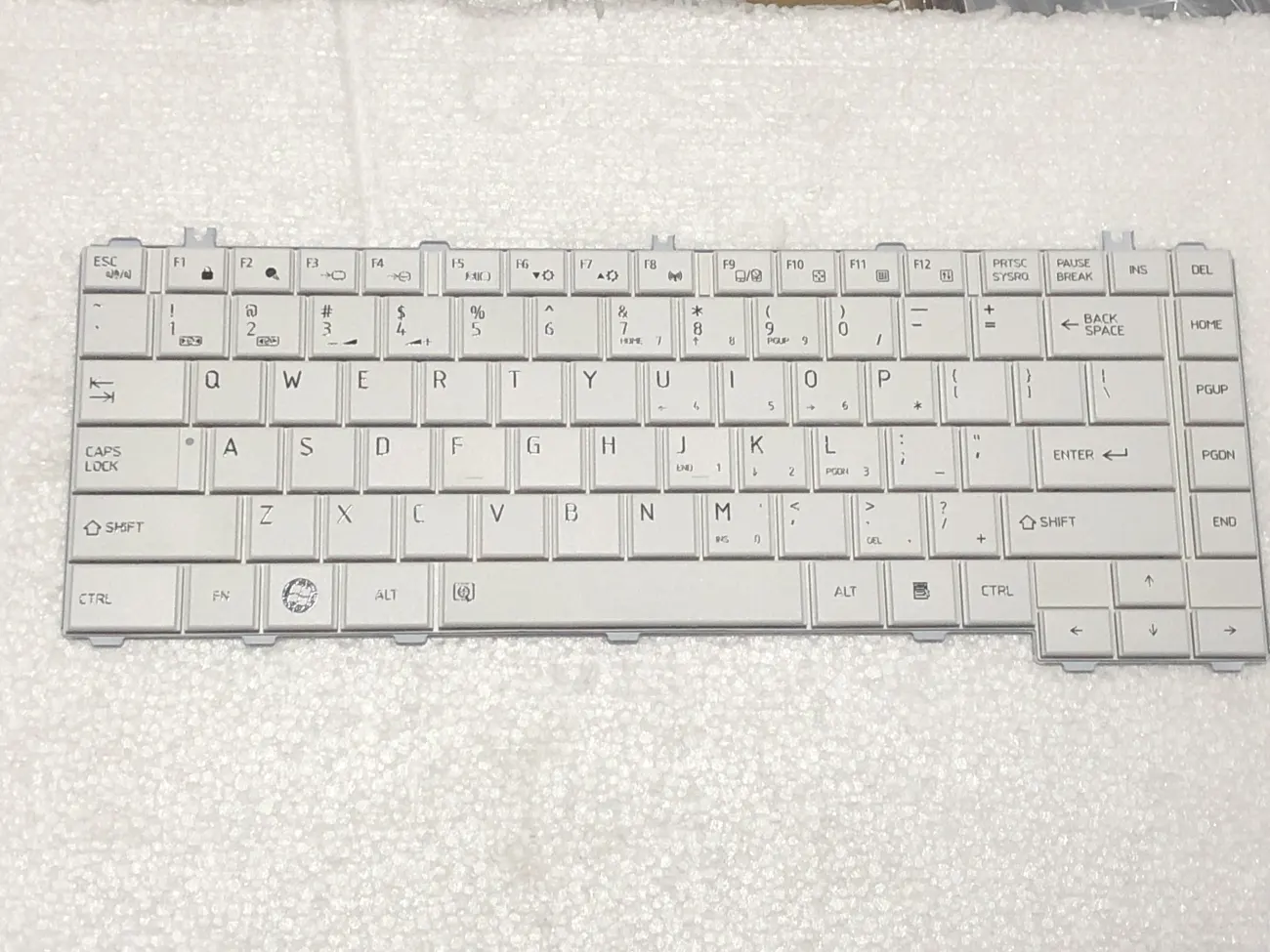 Bàn phím TOSHIBA L640 TRẮNG =>Satellite C600 C630 C640 C645 L600 L630 L635 L640 L645 L745 L730 L735 L740 mặt trước