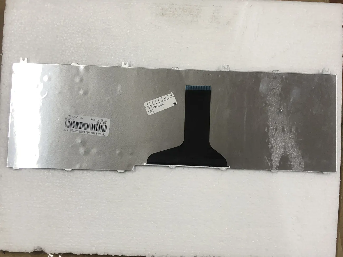 Bàn phím TOSHIBA L655 =>Satellite C650 C655 C660 C665 C670 C675 L650 L660 L655 L670 L675 L750 L770 L755, Dynabook T350 B551 B552, Satellite C650, Satellite C655, Satellite L650, Satellite L655, Satellite L670, Satellite L675, Satellite L750, Satellite C660, Satellite L660, Satellite T350, Satellite B350, Satellite L775, Satellite L755, Satellite P750, Satellite P755, Satellite C675, Satellite C665, Satellite L770, Qosmio X500, Qosmio X505, Qosmio F60, Qosmio F750, Qosmio X305, Qosmio X300, Qosmio G50, Qosmio G55, Qosmio X505-Q830, Qosmio X505-Q850, Satellite C670D, Satellite L670D, Satellite L755D, Satellite L750D, Satellite L770D, Satellite L655D, Satellite L550, Satellite L550D, Satellite C665D, Satellite C660D, Satellite C655D mặt sau