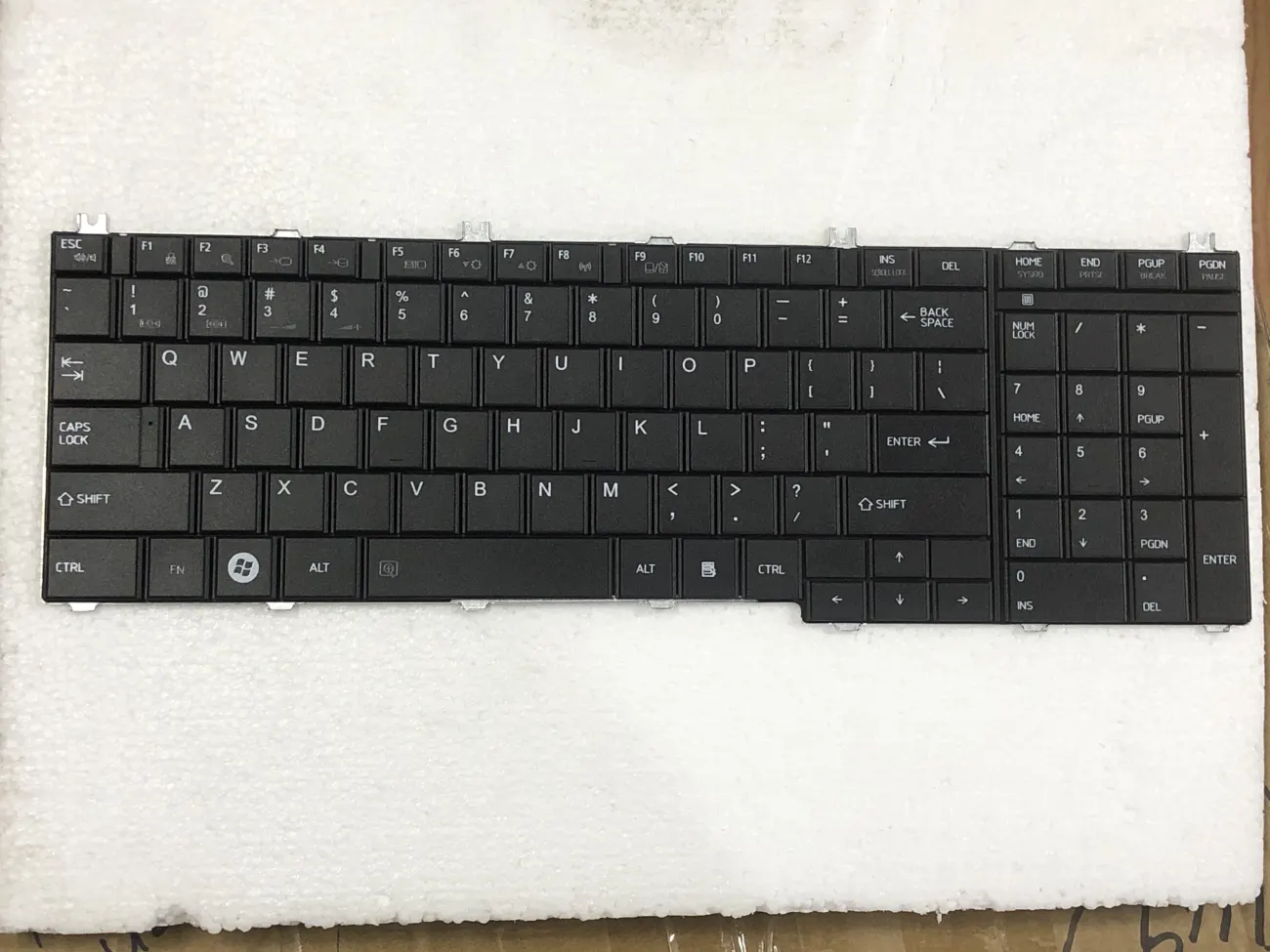 Bàn phím TOSHIBA L655 =>Satellite C650 C655 C660 C665 C670 C675 L650 L660 L655 L670 L675 L750 L770 L755, Dynabook T350 B551 B552, Satellite C650, Satellite C655, Satellite L650, Satellite L655, Satellite L670, Satellite L675, Satellite L750, Satellite C660, Satellite L660, Satellite T350, Satellite B350, Satellite L775, Satellite L755, Satellite P750, Satellite P755, Satellite C675, Satellite C665, Satellite L770, Qosmio X500, Qosmio X505, Qosmio F60, Qosmio F750, Qosmio X305, Qosmio X300, Qosmio G50, Qosmio G55, Qosmio X505-Q830, Qosmio X505-Q850, Satellite C670D, Satellite L670D, Satellite L755D, Satellite L750D, Satellite L770D, Satellite L655D, Satellite L550, Satellite L550D, Satellite C665D, Satellite C660D, Satellite C655D mặt trước