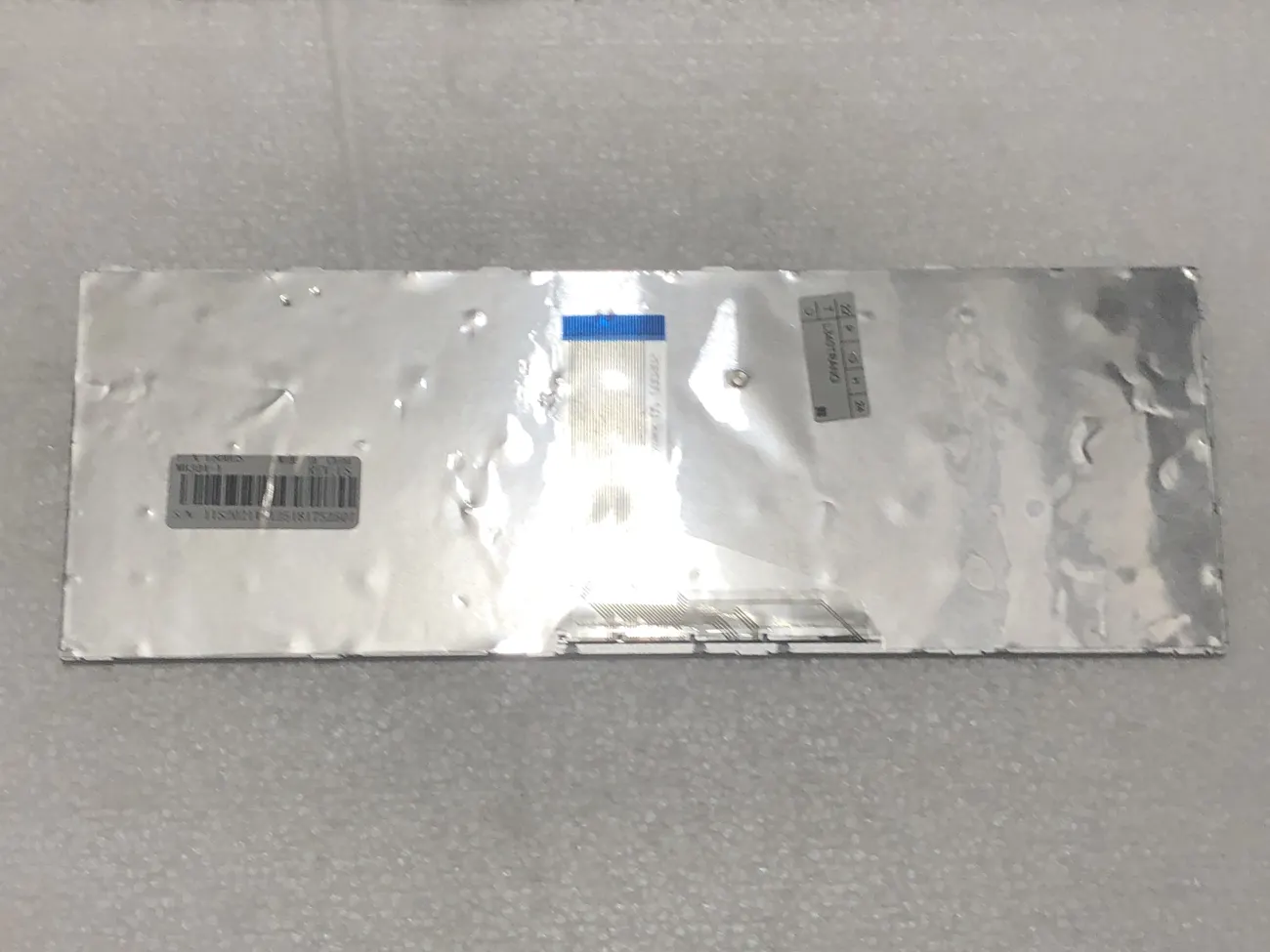 Bàn phím Toshiba L840 trắng mặt sau