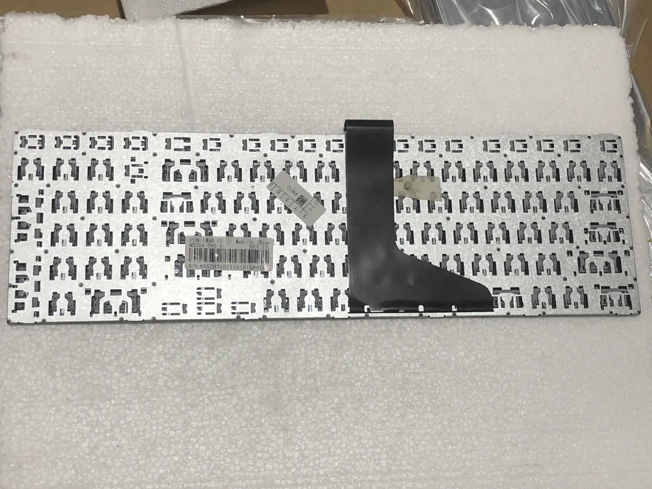 Bàn phím Toshiba P870 ĐEN mặt sau