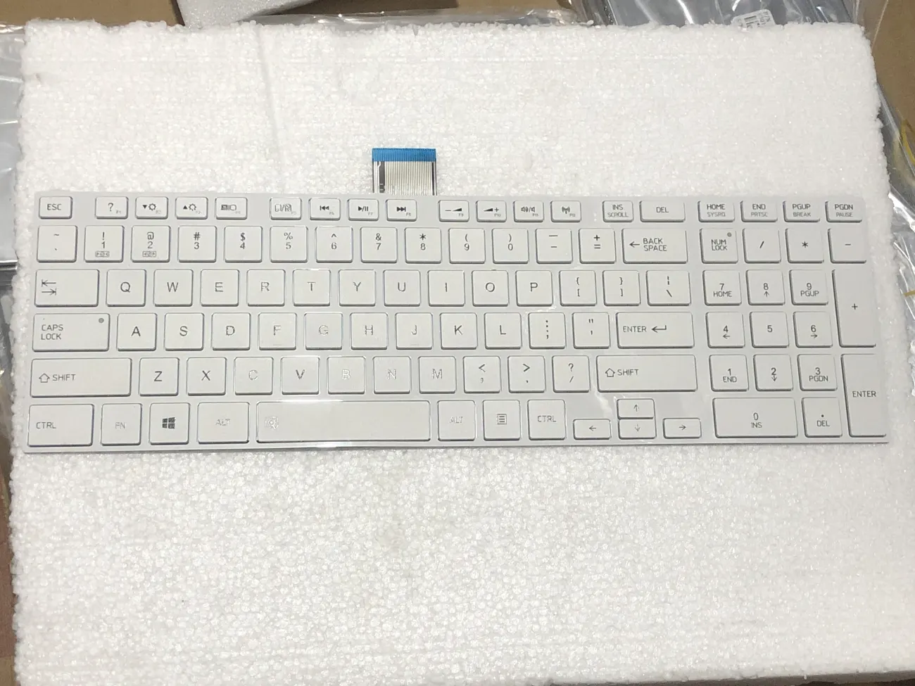 Bàn phím Toshiba P870 trắng 白 mặt trước