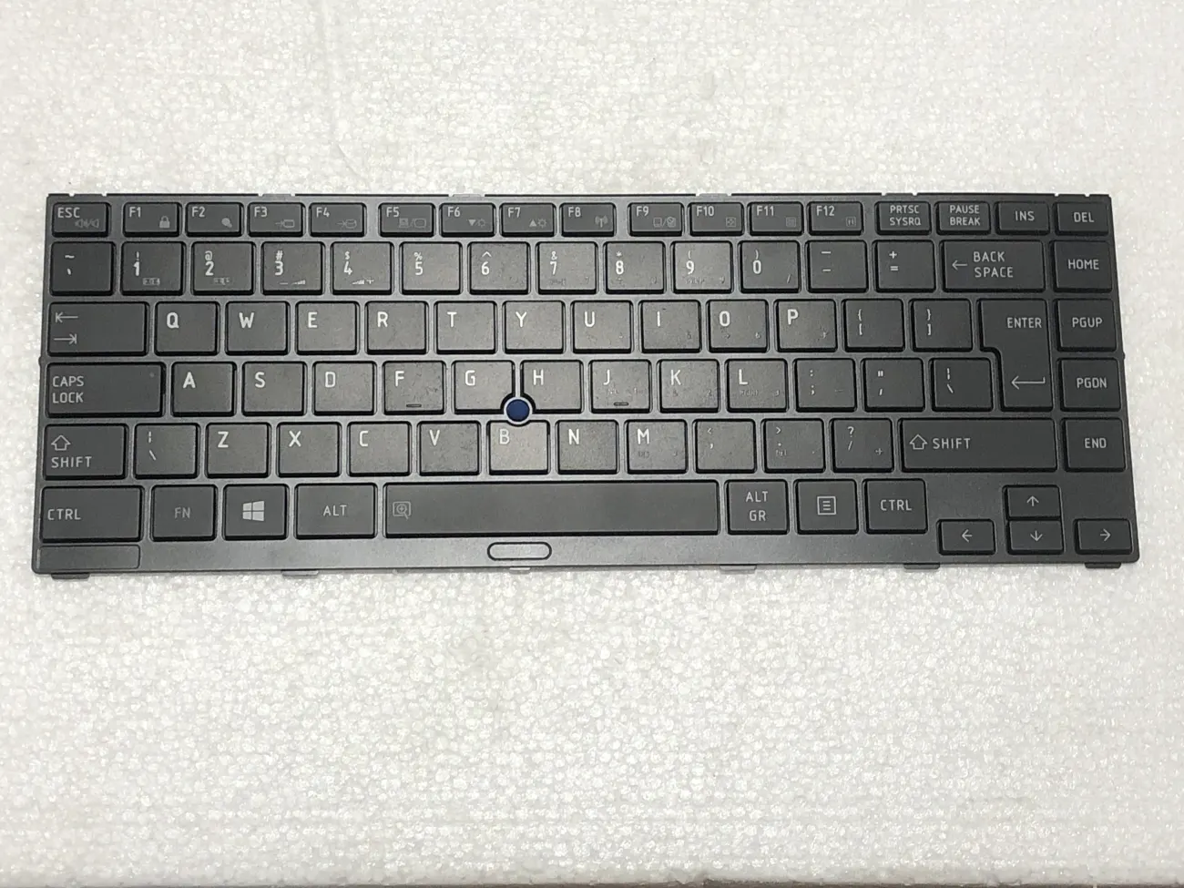Bàn phím Toshiba R800 r840 mặt trước