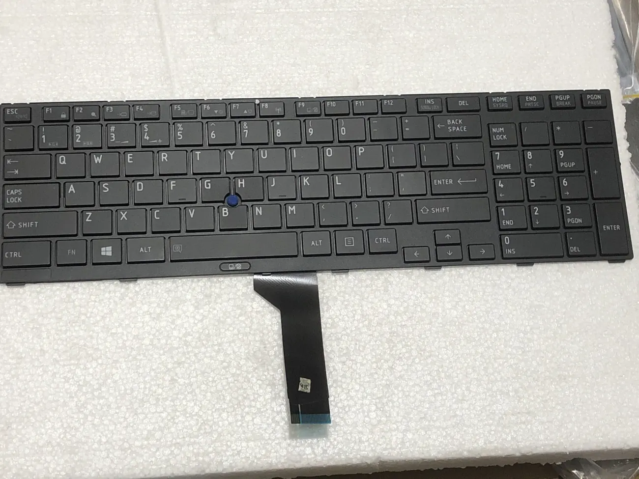 Bàn phím Toshiba R850 mặt trước