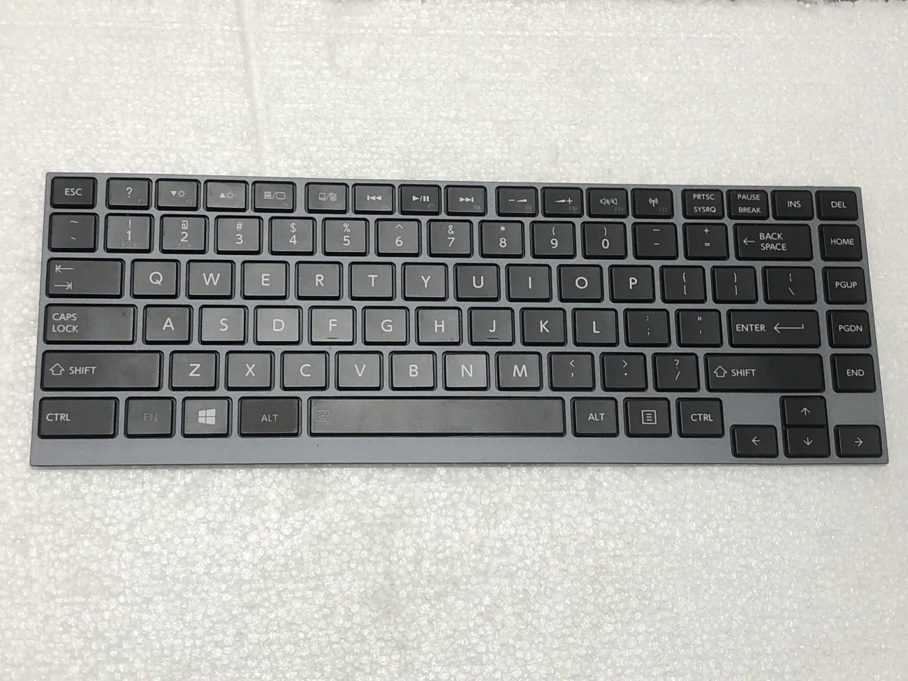 Bàn phím Toshiba U900 mặt trước