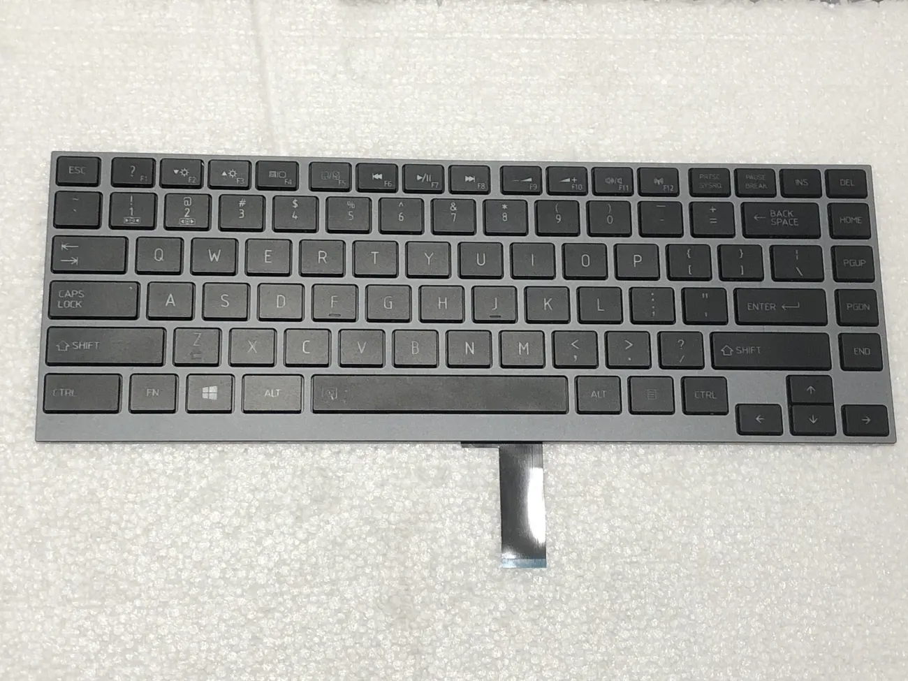 Bàn phím Toshiba U900 LED mặt trước