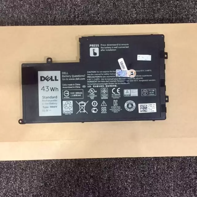 Pin laptop Dell P51G001