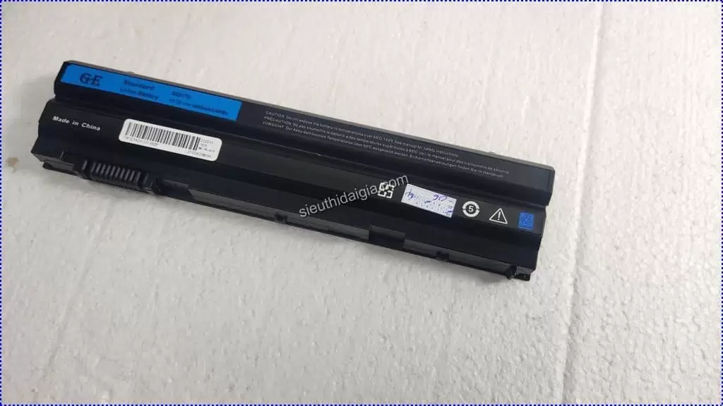 Pin laptop Dell Inspiron P33G002