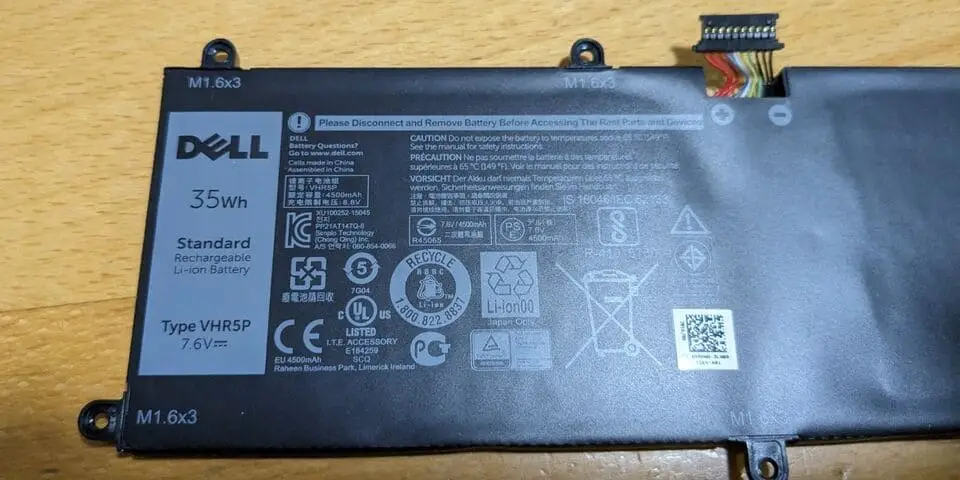 Pin laptop Dell T04E