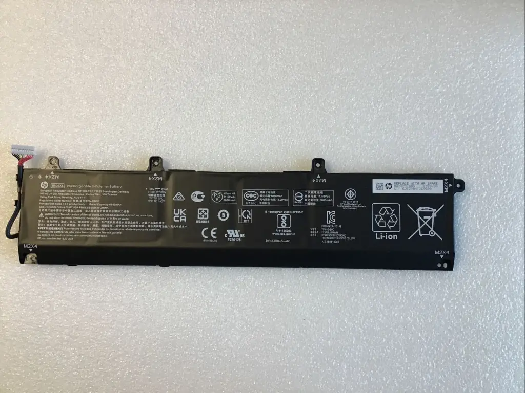 Pin laptop HP M01523-2C1