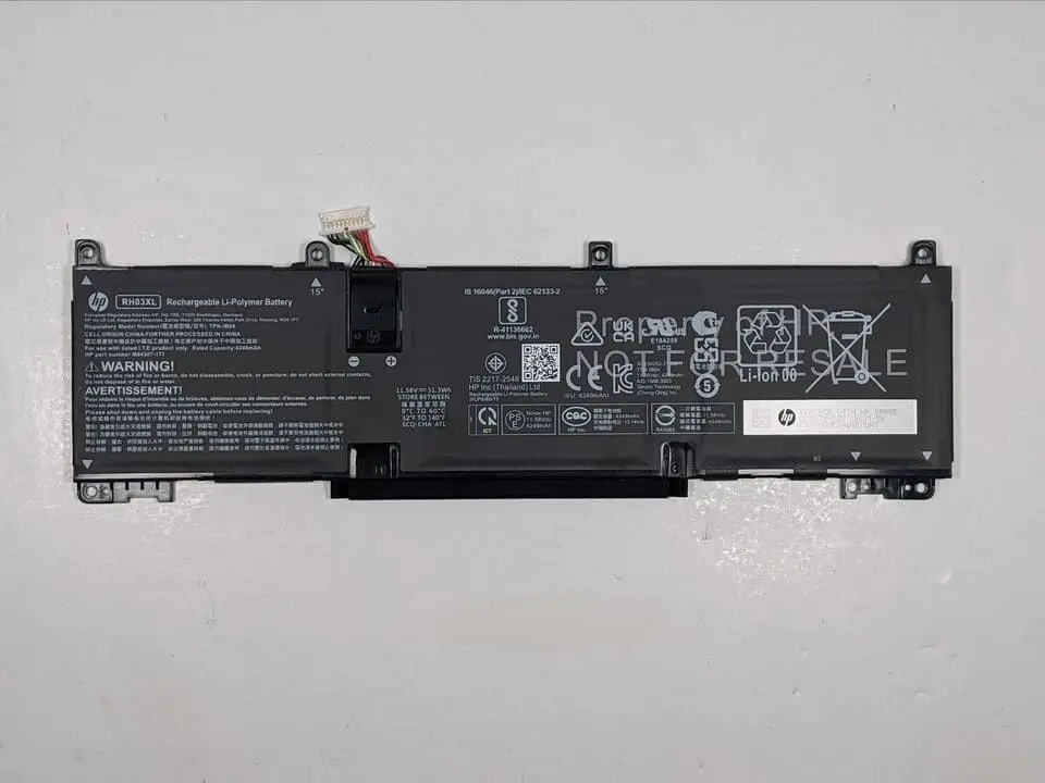 Pin laptop HP M01524-AC2